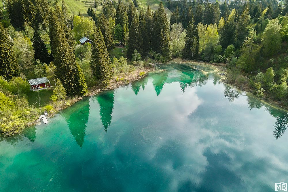 Seen und Gewässer Drohnenaufnahme Crestasee Flims Graubünden Schweiz
