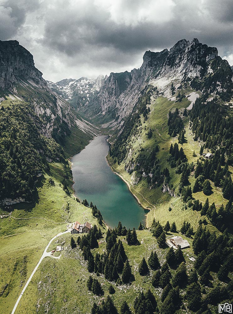 Seen und Gewässer Drohnenaufnahme Fälensee Fählensee Alpstein Appenzellerland Schweiz