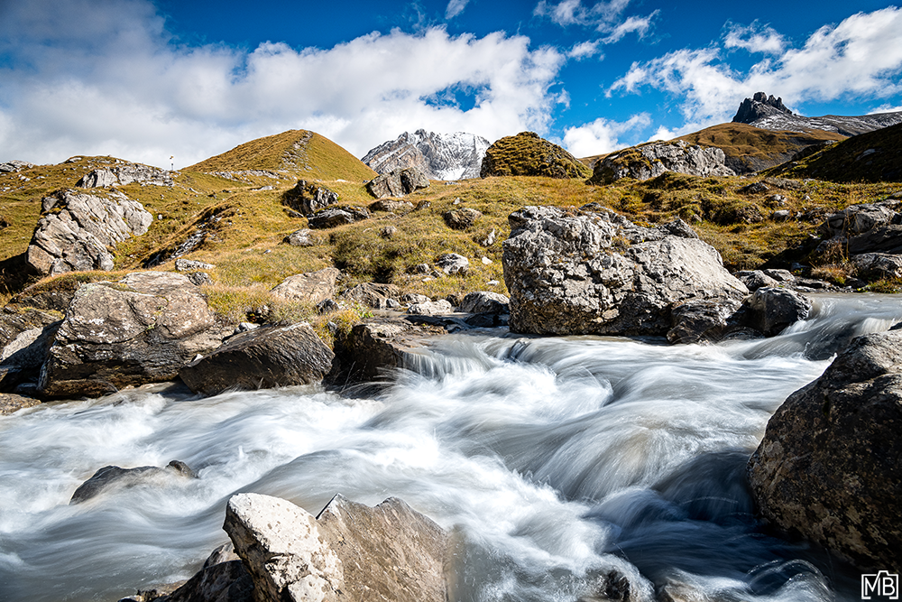Wasserfälle und Flüsse Bergbach Engstligenalp Berner Oberland Schweiz