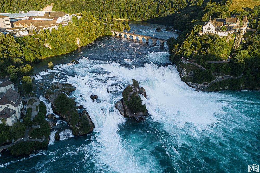 Wasserfälle und Flüsse Drohnenaufnahme Wasserfall Rheinfall Schaffhausen Neuhausen Schweiz